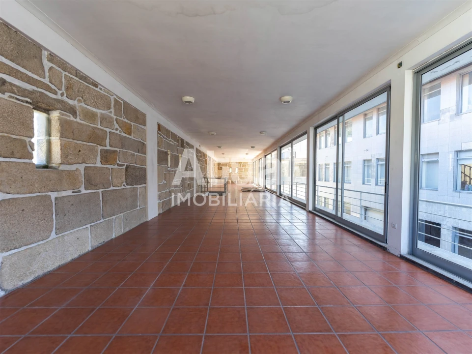 Armazém para Arrendamento em Caldelas Foto 1