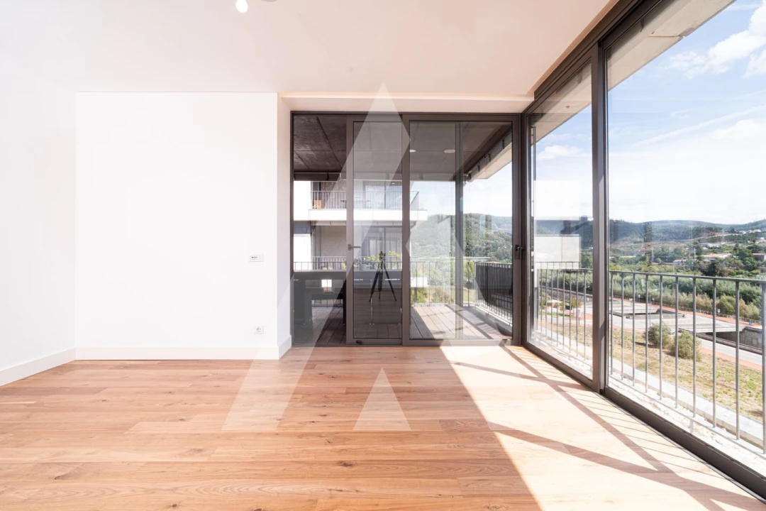 Apartamento T4 para Venda em Santo Antonio dos Olivais Foto 4