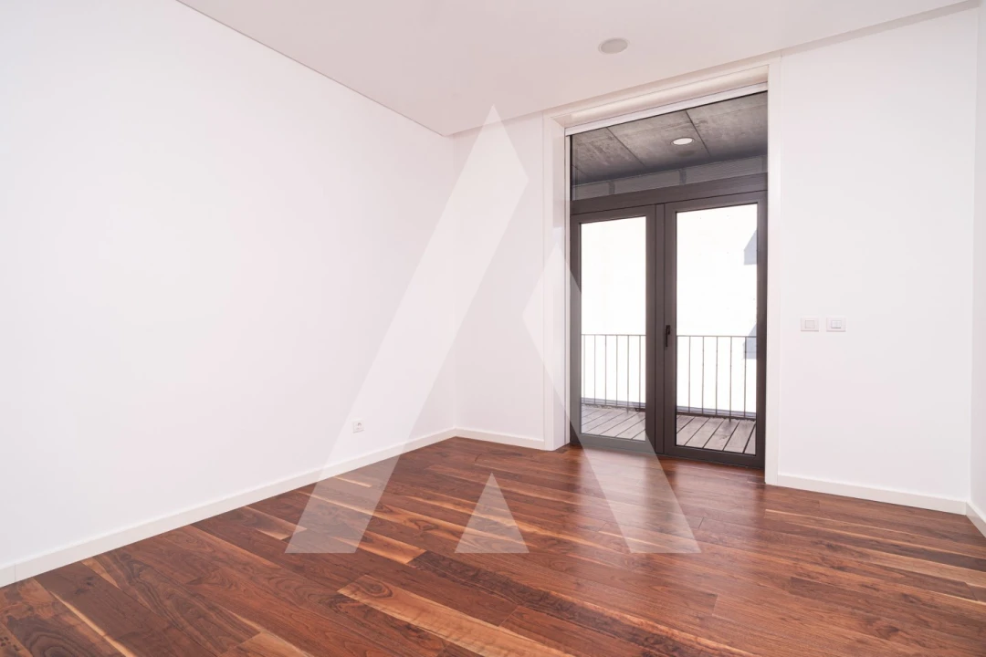 Apartamento T4 para Venda em Santo Antonio dos Olivais Foto 23