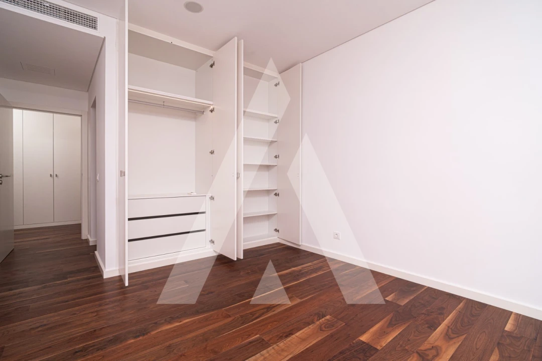 Apartamento T4 para Venda em Santo Antonio dos Olivais Foto 26