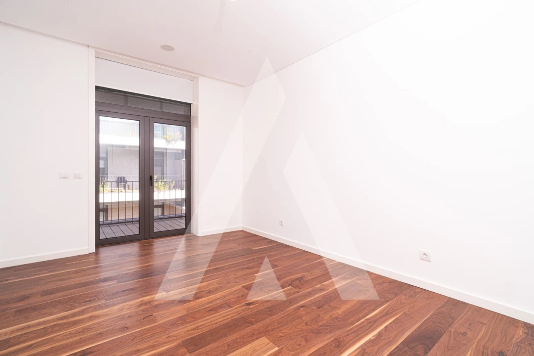 Apartamento T4 para Venda em Santo Antonio dos Olivais Foto 27