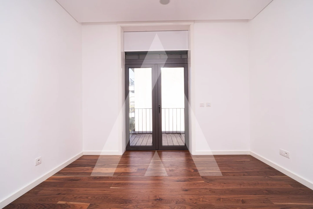Apartamento T4 para Venda em Santo Antonio dos Olivais Foto 29