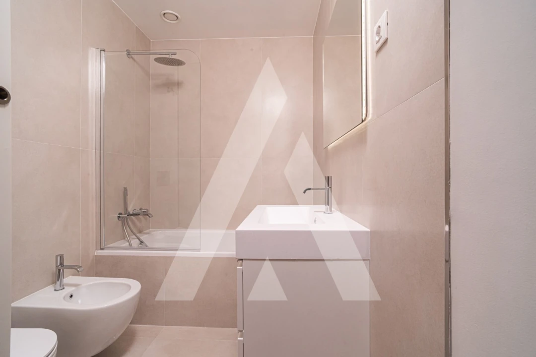 Apartamento T4 para Venda em Santo Antonio dos Olivais Foto 38