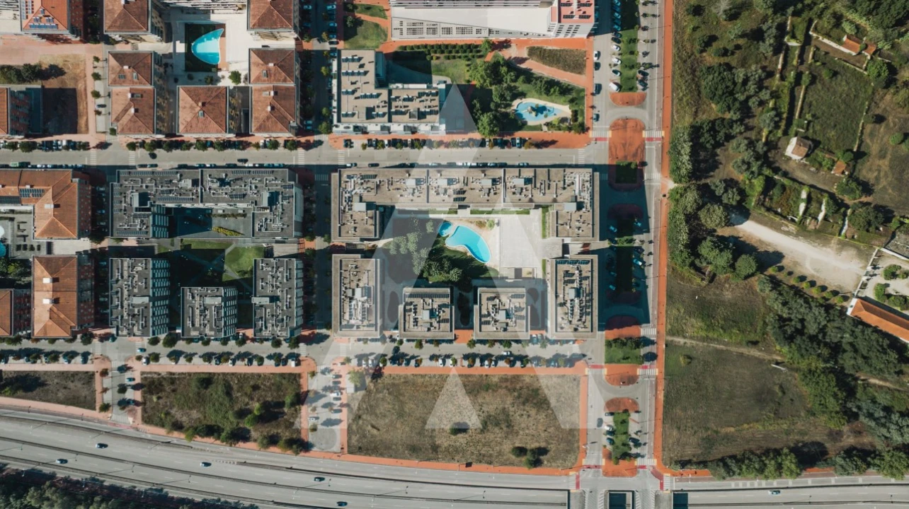 Apartamento T4 para Venda em Santo Antonio dos Olivais Foto 66