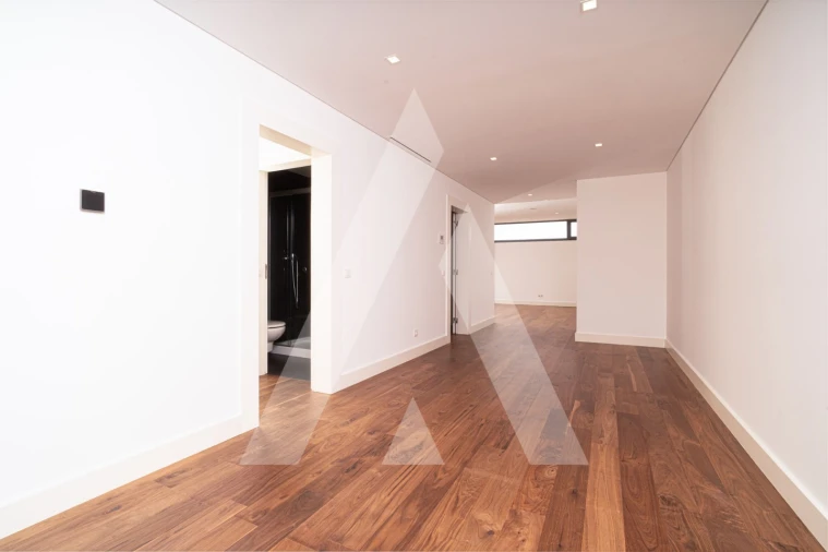 Apartamento T4 para Venda em Santo Antonio dos Olivais Foto 21