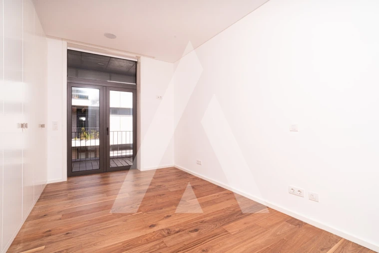 Apartamento T4 para Venda em Santo Antonio dos Olivais Foto 22