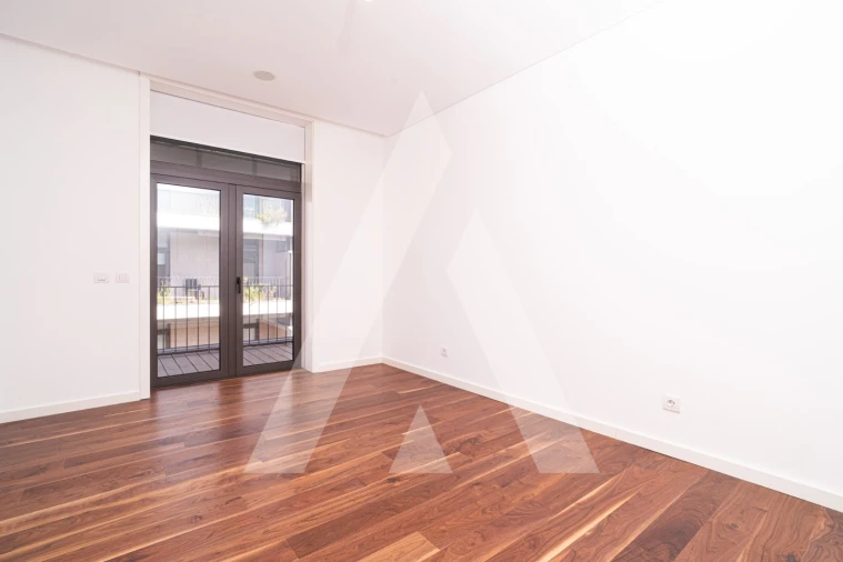 Apartamento T4 para Venda em Santo Antonio dos Olivais Foto 27