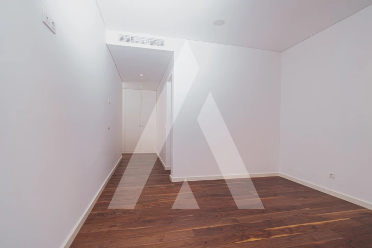 Apartamento T4 para Venda em Santo Antonio dos Olivais Foto 28