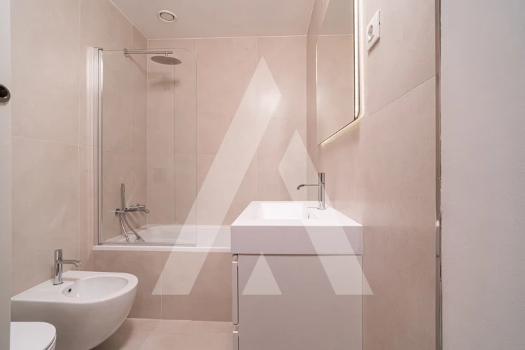 Apartamento T4 para Venda em Santo Antonio dos Olivais Foto 38
