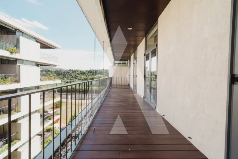 Apartamento T4 para Venda em Santo Antonio dos Olivais Foto 52