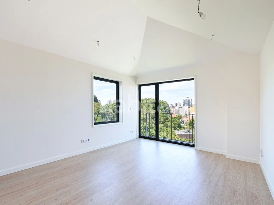 Apartamento T2 para Venda em Lordelo do Ouro e Massarelos Foto 1