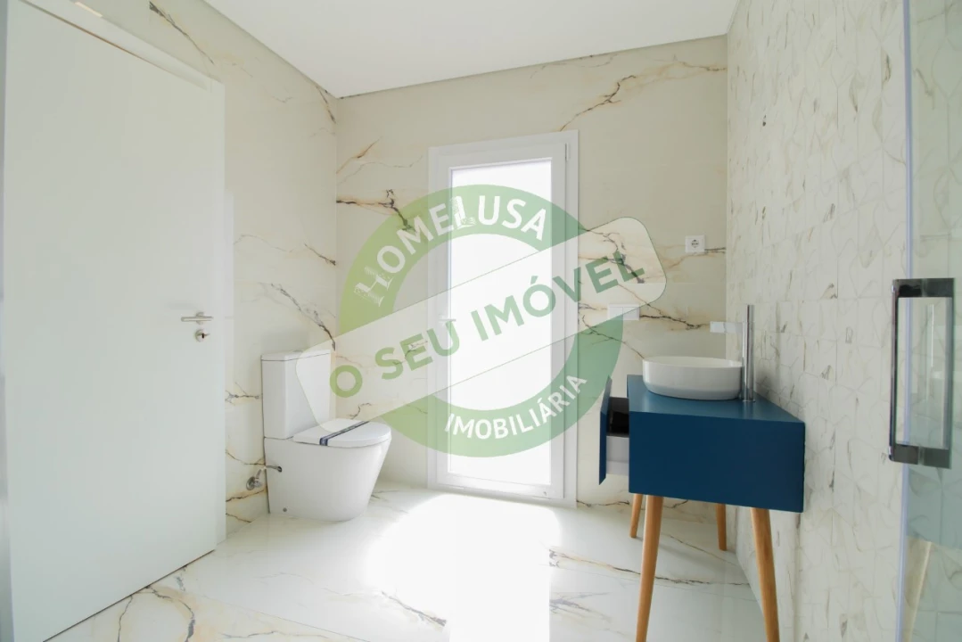 Moradia T4 para Venda em Antuzede e Vil de Matos Foto 7