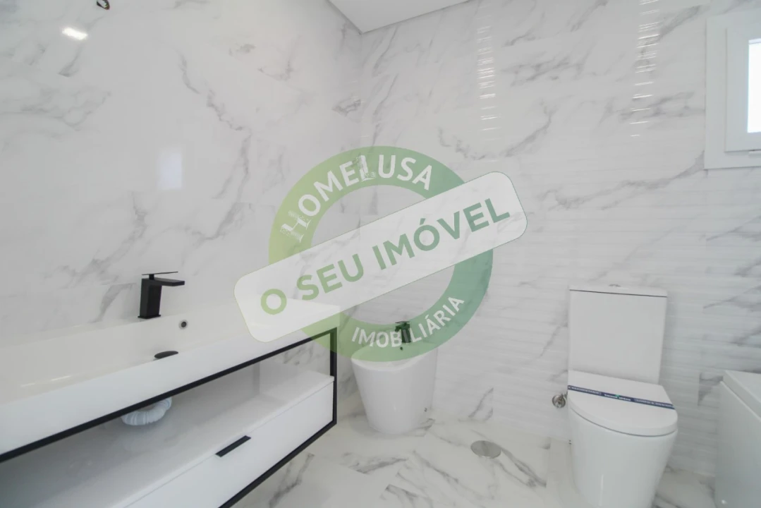 Moradia T4 para Venda em Antuzede e Vil de Matos Foto 7