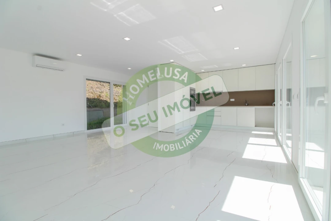 Moradia T4 para Venda em Antuzede e Vil de Matos Foto 12