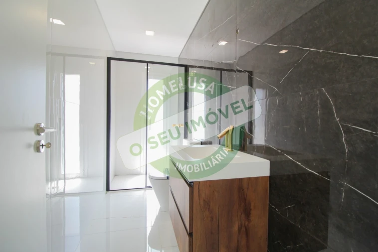 Moradia T4 para Venda em Antuzede e Vil de Matos Foto 9