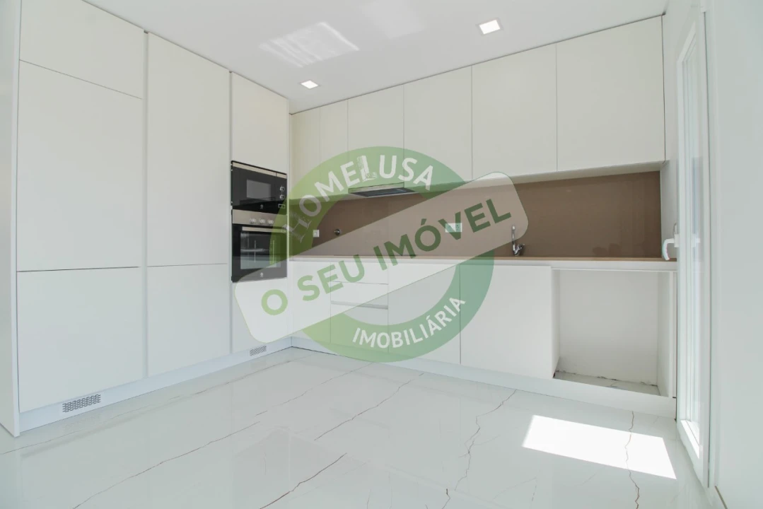 Moradia T4 para Venda em Antuzede e Vil de Matos Foto 1