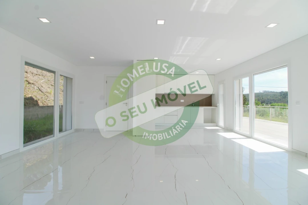 Moradia T4 para Venda em Antuzede e Vil de Matos Foto 11