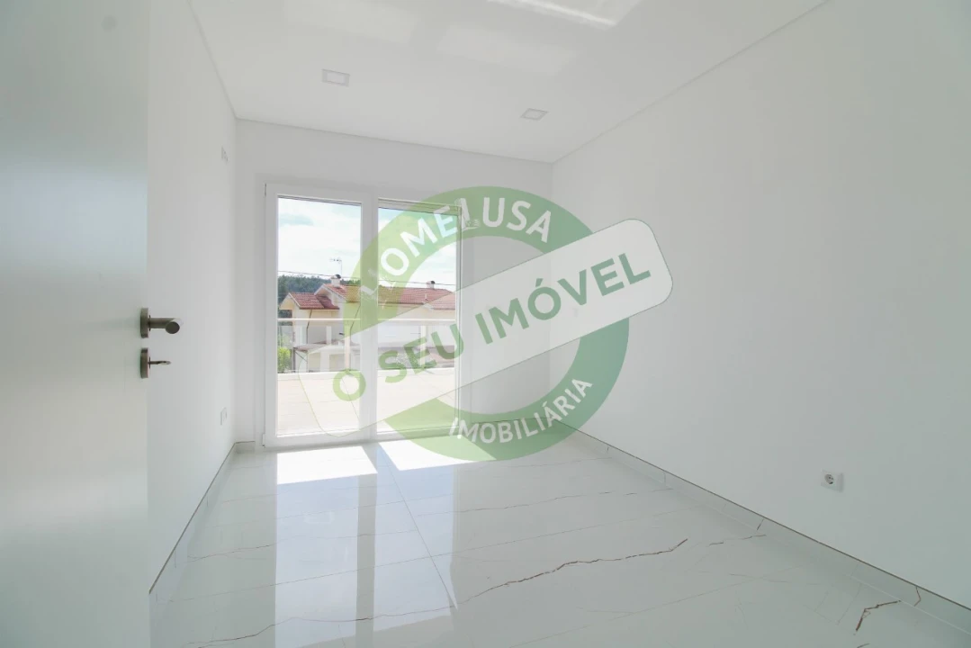 Moradia T4 para Venda em Antuzede e Vil de Matos Foto 13