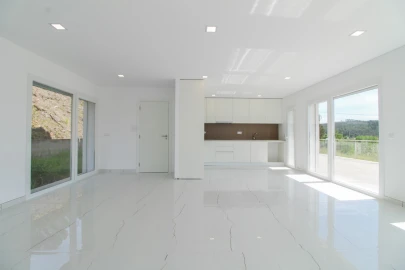 Moradia T4 para Venda em Antuzede e Vil de Matos