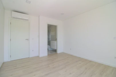 Moradia T4 para Venda em Antuzede e Vil de Matos