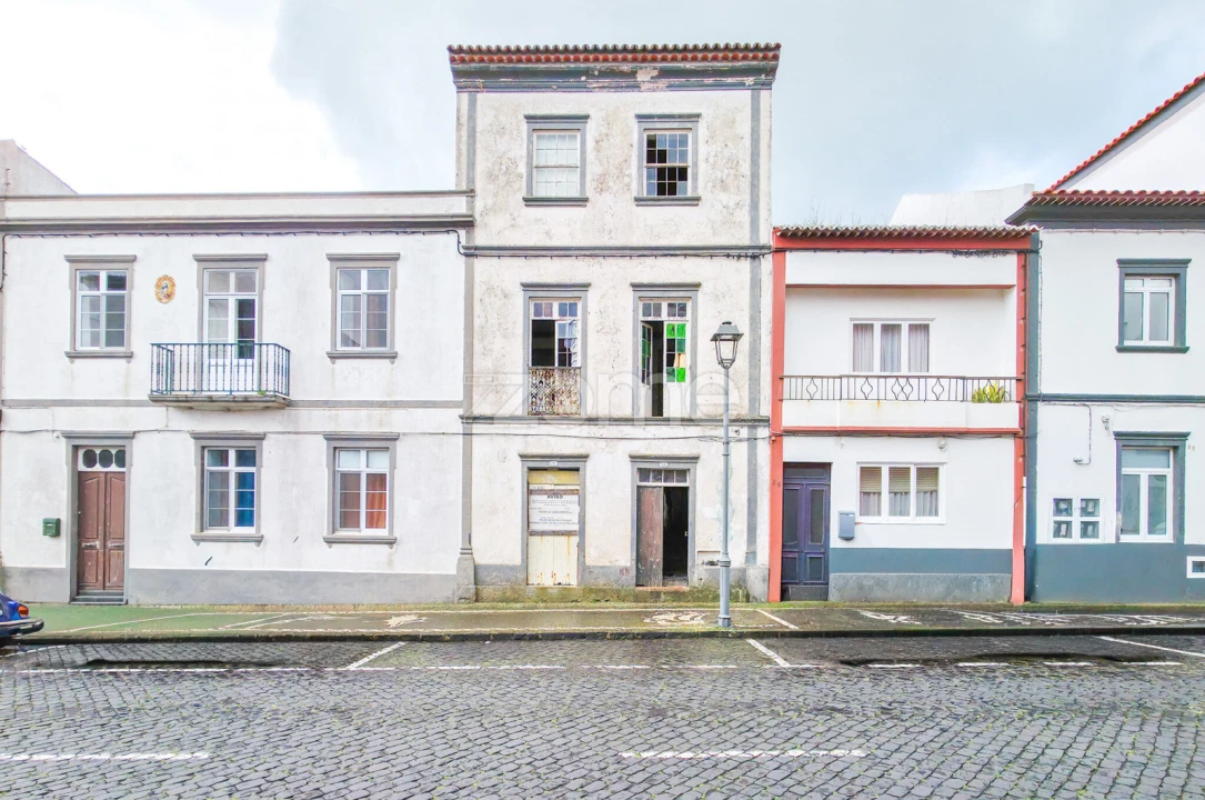 Moradia T4 para Venda em Vila do Porto Foto 1