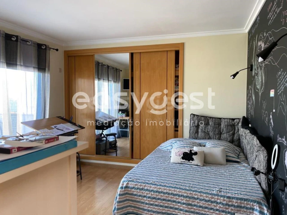 Apartamento T3 para Venda em Quelfes Foto 2