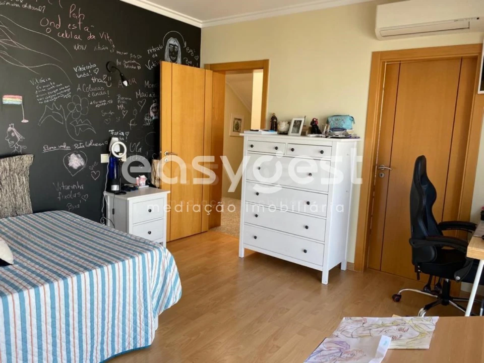 Apartamento T3 para Venda em Quelfes Foto 3