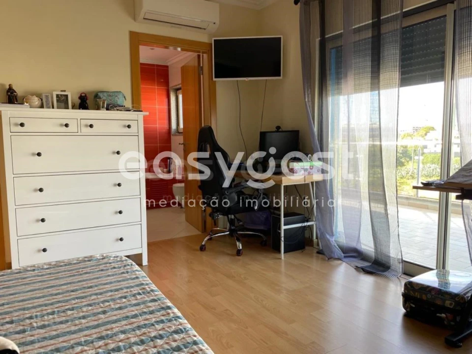 Apartamento T3 para Venda em Quelfes Foto 4