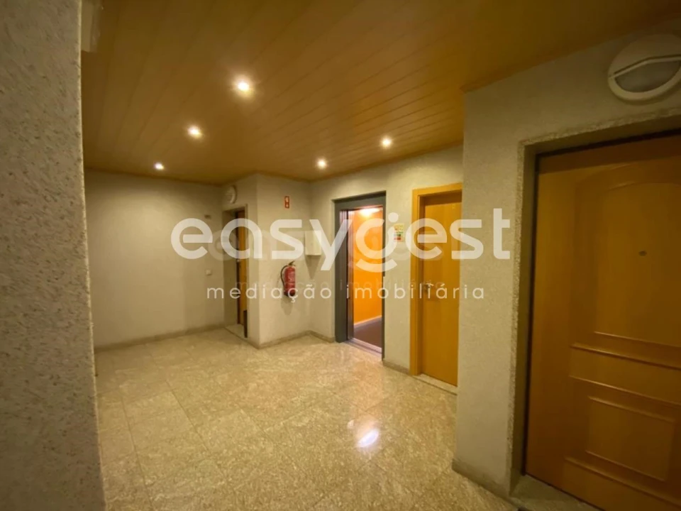 Apartamento T3 para Venda em Quelfes Foto 18