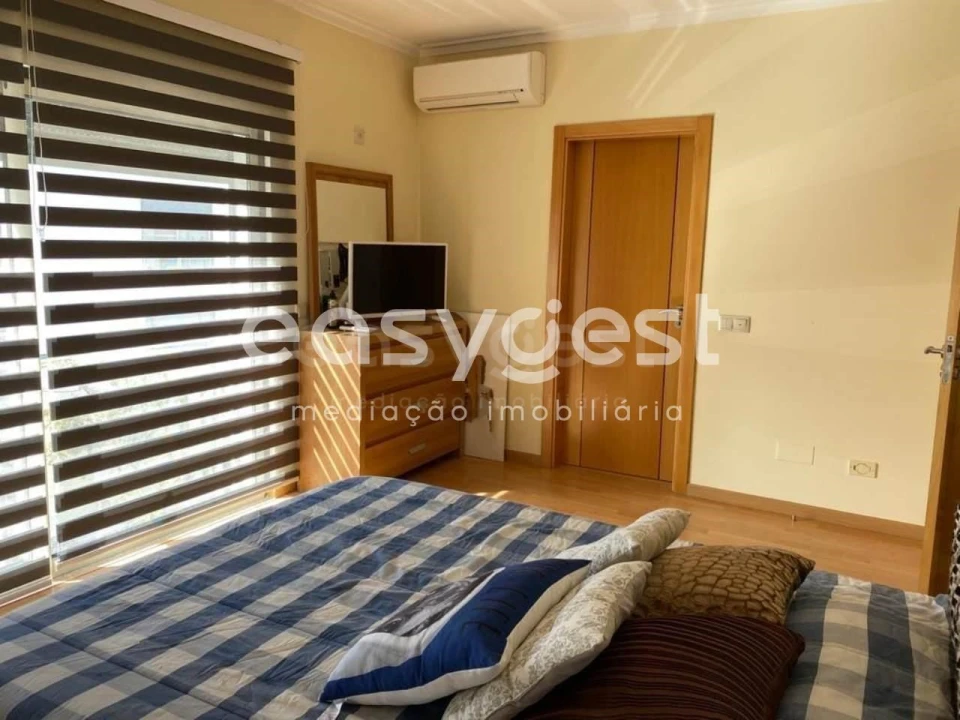 Apartamento T3 para Venda em Quelfes Foto 38