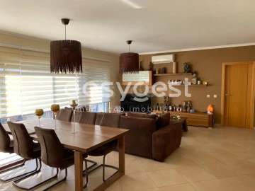 Apartamento T3 para Venda em Quelfes