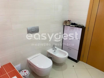 Apartamento T3 para Venda em Quelfes