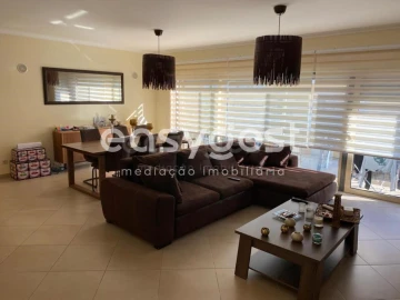 Apartamento T3 para Venda em Quelfes