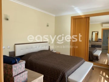Apartamento T3 para Venda em Quelfes