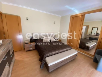 Apartamento T3 para Venda em Quelfes