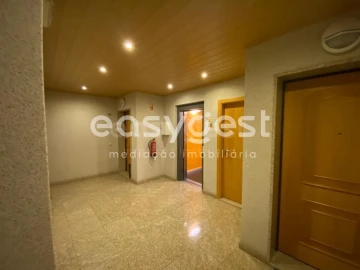Apartamento T3 para Venda em Quelfes