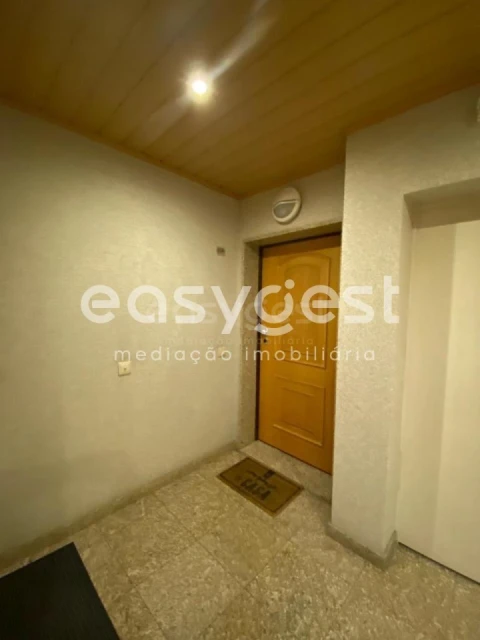 Apartamento T3 para Venda em Quelfes