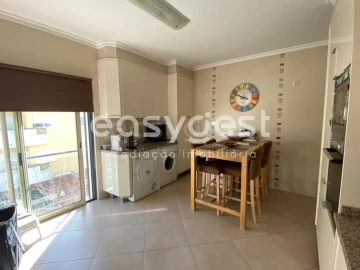 Apartamento T3 para Venda em Quelfes