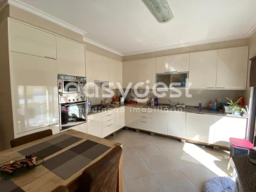 Apartamento T3 para Venda em Quelfes