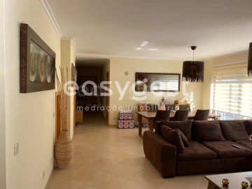 Apartamento T3 para Venda em Quelfes