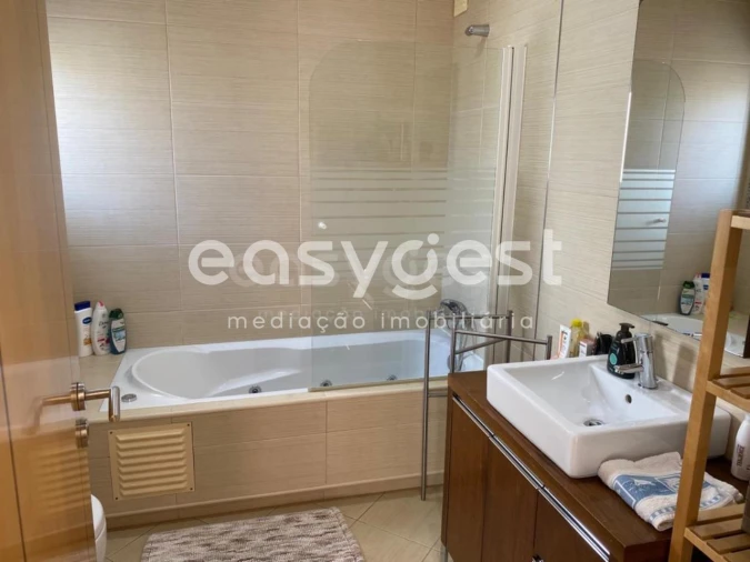 Apartamento T3 para Venda em Quelfes Foto 16