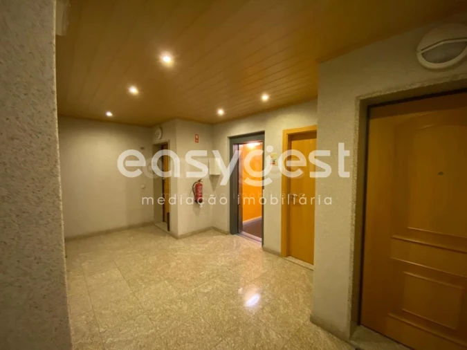 Apartamento T3 para Venda em Quelfes Foto 18