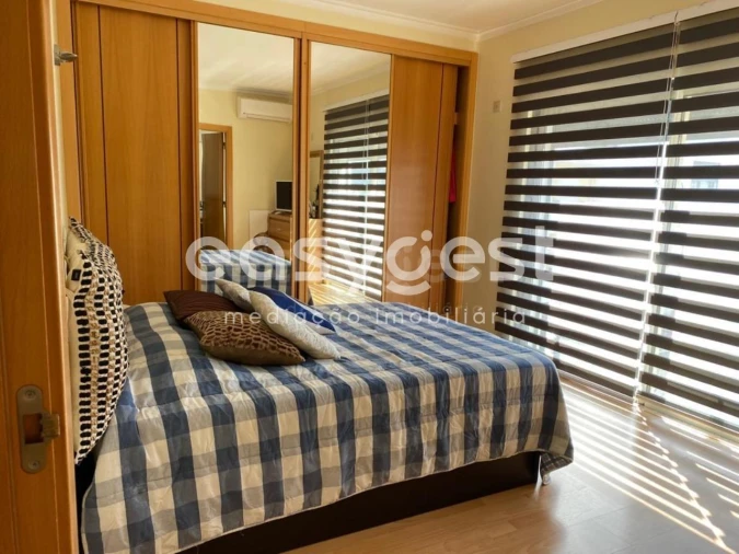 Apartamento T3 para Venda em Quelfes Foto 34