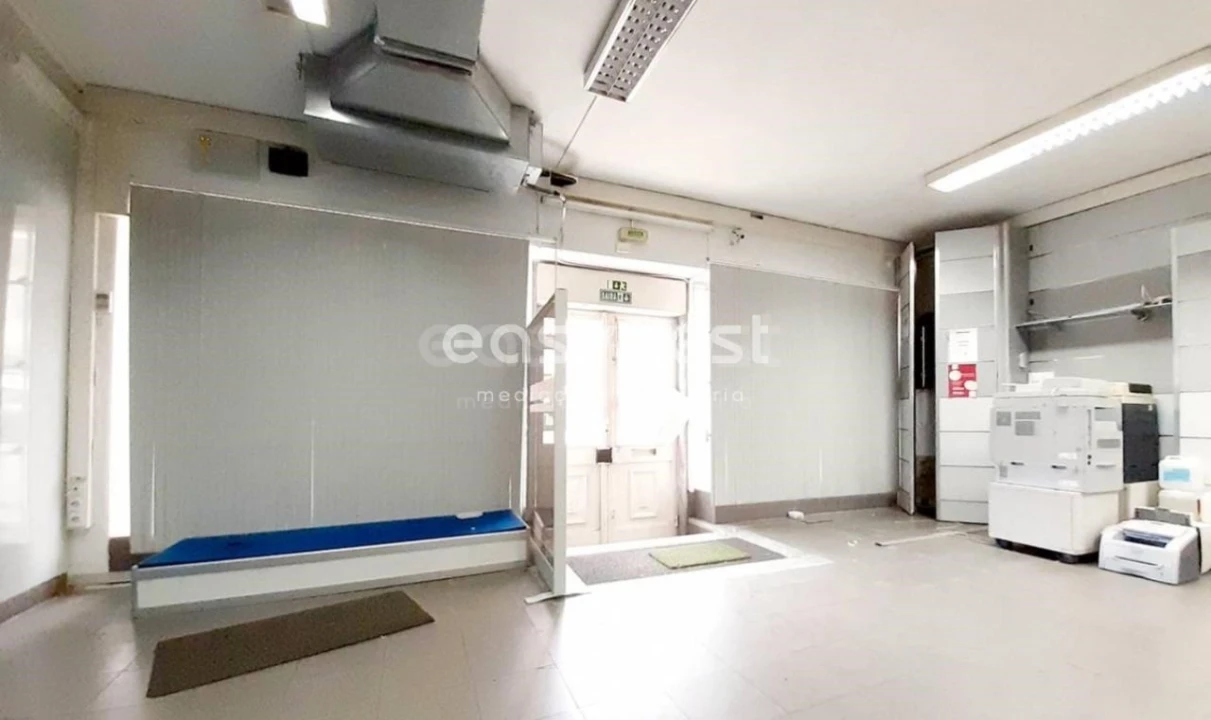 Prédio para Arrendamento em Alverca do Ribatejo e Sobralinho Foto 9