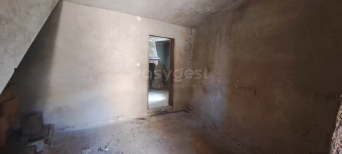 Moradia T3 para Venda em Urros Foto 6