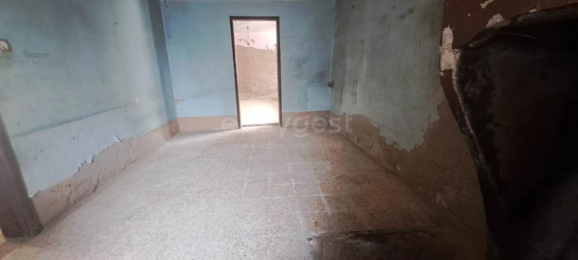 Moradia T3 para Venda em Urros Foto 7