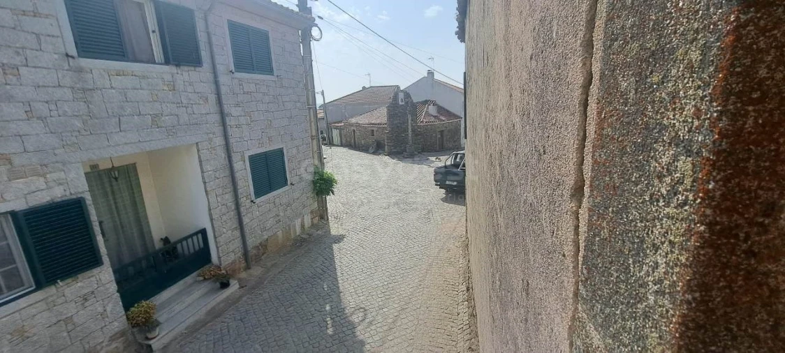 Moradia T3 para Venda em Urros Foto 9