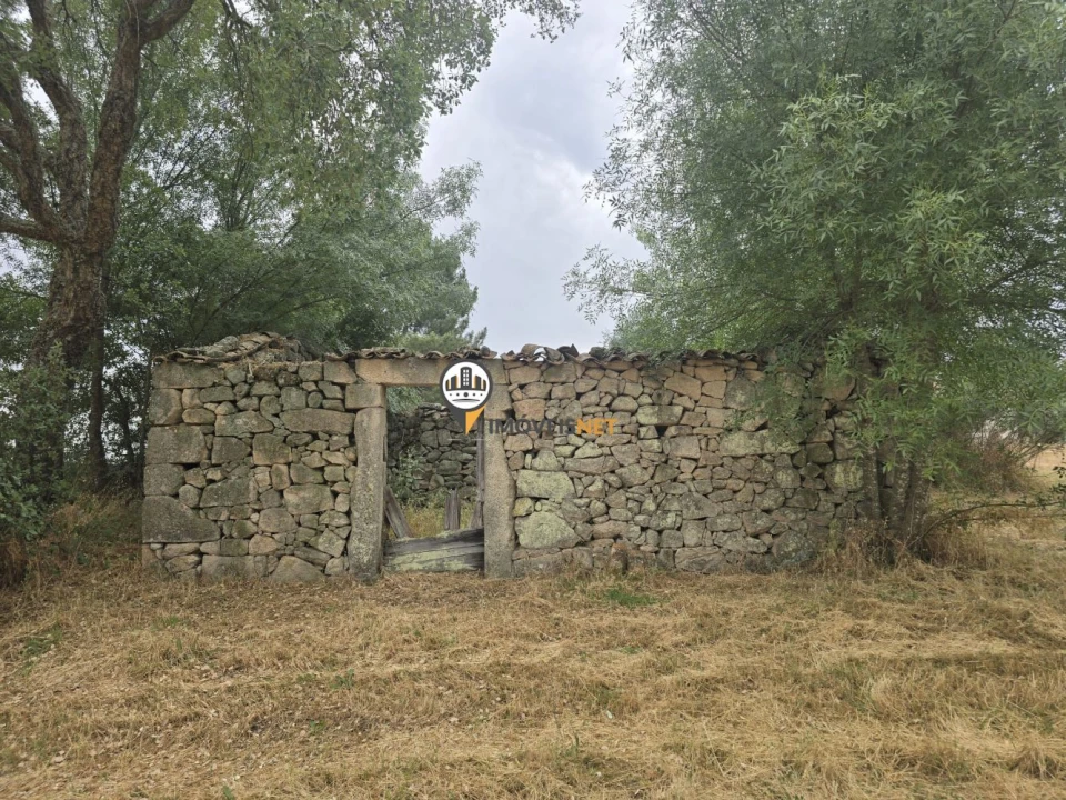 Terreno para Venda em Póvoa de Rio de Moinhos e Cafede Foto 1