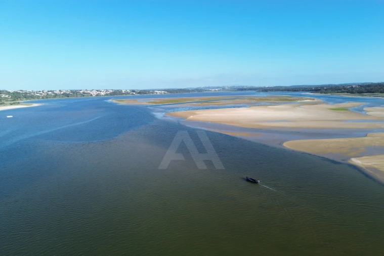 Moradia T5 para Venda em Vau Foto 23