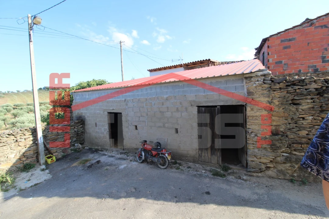 Moradia T2 para Venda em Suçães Foto 3